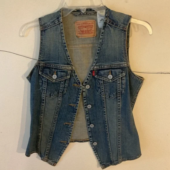Vintage Levi’s Women’s Denim Halter Vest Shirt Top Christmas Gift  sz 8 Like New - Picture 6 of 6